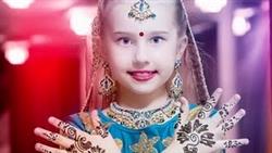 Амалия танцует индийские танцы - 7 лет / Amalia and her Indian dance - 7 years
