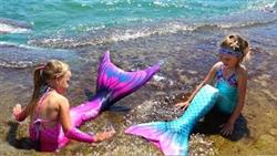 Девочки РУСАЛКИ распаковка хвостов и ПРЕВРАЩЕНИЕ В РУСАЛКУ Real little Mermaid
