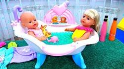 Купаем Беби Бон и Сестричку - Играем в куклы Как мама - Видео игры для девочек
