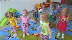 Мы танцуем буги вуги))) Современный детский сад Ясельки
