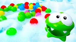 Мультики для самых маленьких — Ам Ням и бассейн с пеной и шариками — Развивающие игрушки для малышей
