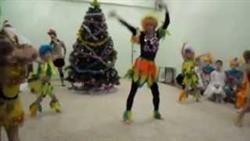 Новый год в детском саду / Танец обезьянок в детском саду
