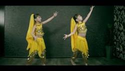 Смотри! Близняшки Танцуют Индийский Танец
