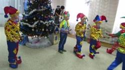 Танец скоморохов с ложками в детском саду
