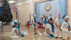 Танец Снеговиков в детском саду. Средняя группа.
