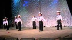Танец Яблочко на конкурсе детского творчества
