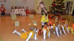 Выступление дрессировщицы с тиграми Новогодний утренник в детском саду
