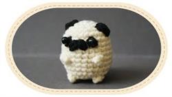   . Crochet pug amigurumi.
