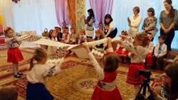  !!!!      / FAIR !!!! Vikulya in kindergarten at the festival