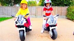 Дети устроили гонки на мотоциклах
