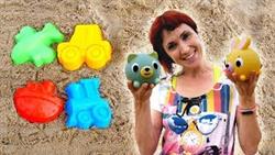 Маша Капуки и игрушки на пляже. Видео на море - играем с детьми
