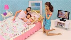 Ночнои? Сюрприз. Кто НАДУЛ в Кровать Родителей? Мультик с Куклами Мама #Барби Игрушки Для детеи?
