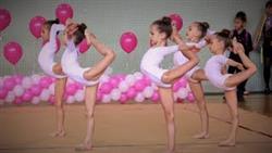 Первые, в жизни малышей, детские групповые выступления по художественной гимнастике
