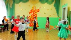 Праздник в детском саду Детский танец осени Детский сад ДЦП танцует
