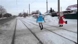 Пьяный Дед Мороз и Снегурочка зажигают Танец Снегурочки
