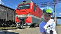 Смотрим поезда Видео про поезда для детей Железная дорога и поезда
