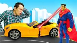 Супергерои в видео онлайн – Супермен против Бэтмена! Кто сломал машину? – Игры для мальчиков.

