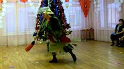 Танец  Бабы-Яги с метлой (на новогоднем утреннике)
