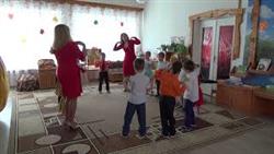 Танец Колобок исполняют дети средней группы №2.
