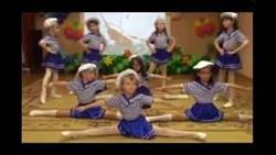 Танец очаровательных морячек в детском саду
