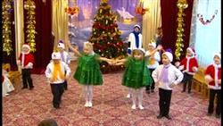 Танец снег и елки. Веселый новогодний танец в старшей группе детского сада.

