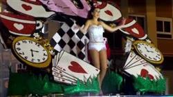 Весёлые танцы королевских пажей на карнавальном шоу (Валенсия Испания)
