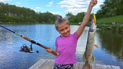 ВЛОГ Ярослава поймала щуку | Рыбалка для детей | Tiki Taki Kids
